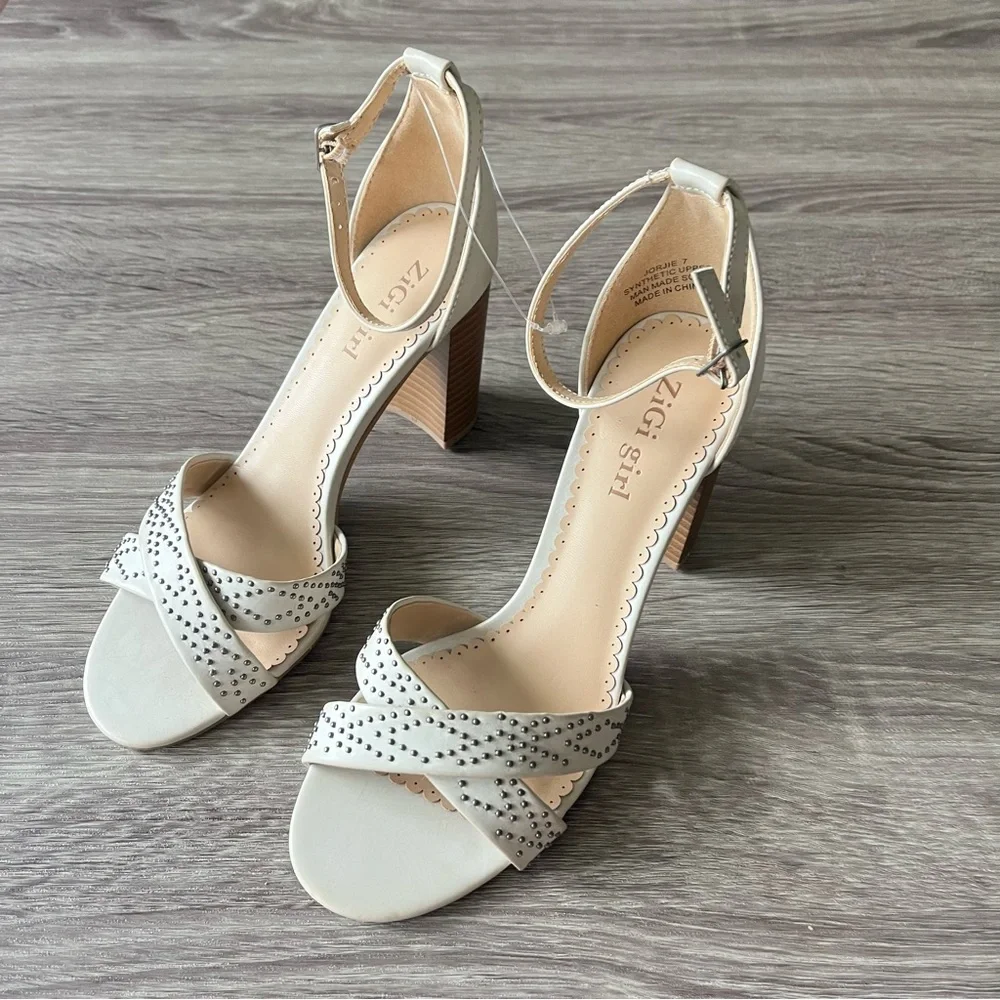 NWOT ZiGi Girl Jorjie 3” High Block Heel Sandal Off White Ankle Strap Studded
